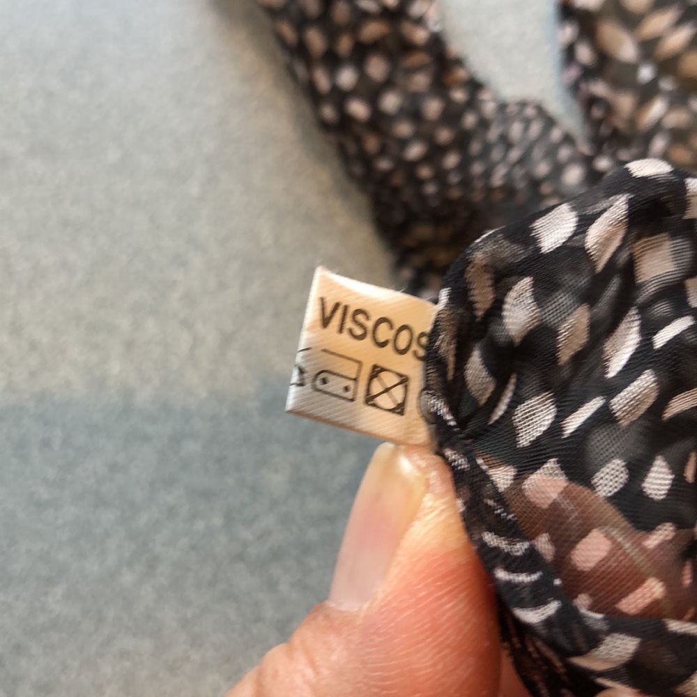 Checkered Pattern Scarf - Picture 3 of 6